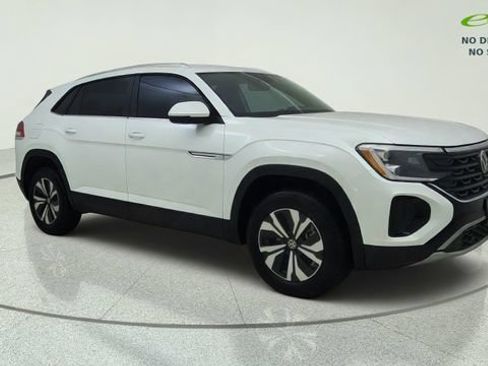 Used 2026 Volkswagen Atlas Cross Sport SE AWD/4WD image 3