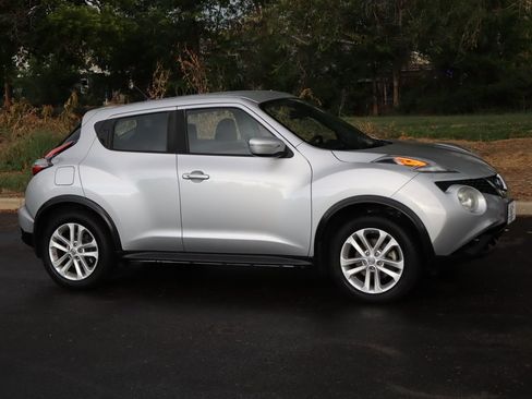 Used 2016 Nissan Juke S AWD/4WD image 2