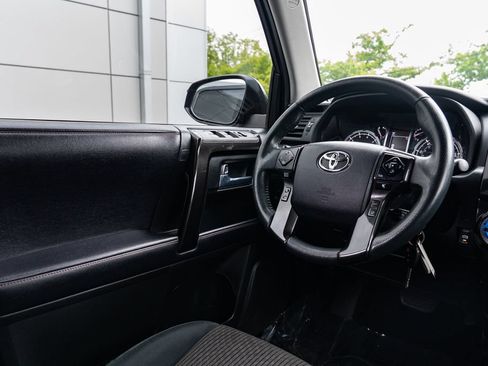 Used 2020 Toyota 4Runner TRD Off-Road AWD/4WD image 12