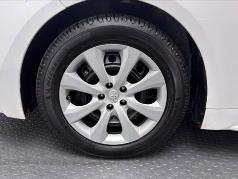 Used 2021 Toyota Corolla LE FWD image 31