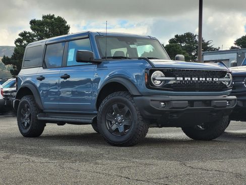 New 2025 Ford Bronco Outer Banks w/ Black Appearance Package image 2
