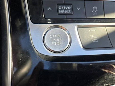 Used 2020 Audi Q7 3.0T Premium Plus image 32