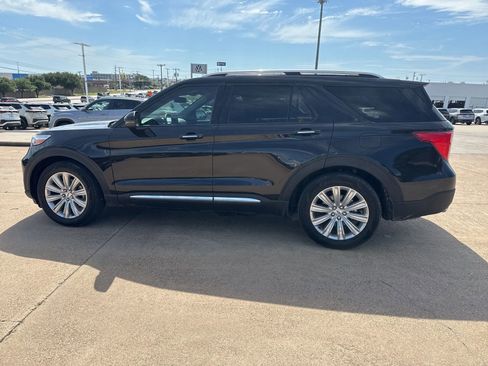 Used 2023 Ford Explorer Limited w/ Limited Technology Package RWD image 4