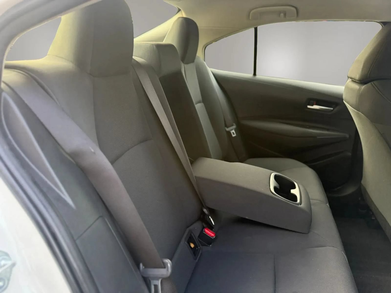 Used 2021 Toyota Corolla LE FWD image 41