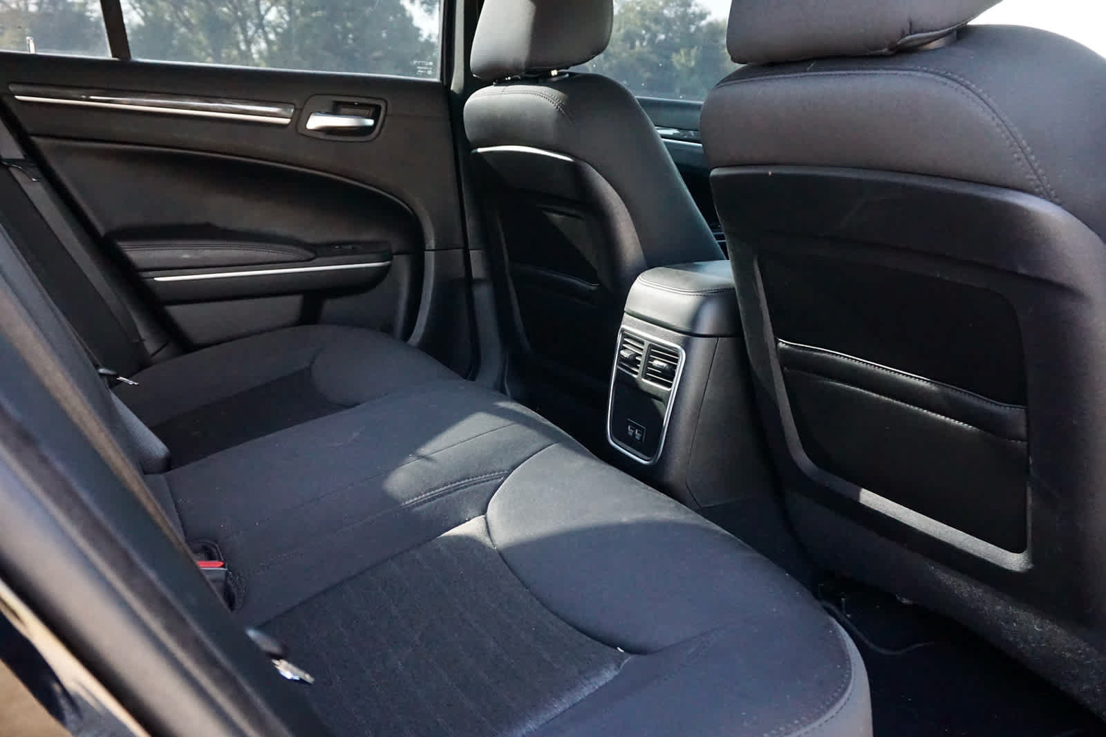 Used 2019 Chrysler 300 Touring w/ Chrome Appearance Package RWD image 22