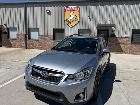 Used 2017 Subaru Crosstrek 2.0i Premium AWD/4WD image 3