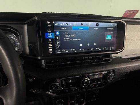 Used 2024 Jeep Wrangler Unlimited AWD/4WD image 59