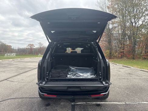 New 2025 Land Rover Range Rover SE image 9