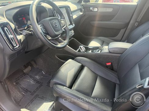 Used 2025 Volvo XC40 B5 Plus image 13