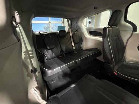 Used 2022 Chrysler Pacifica Limited AWD/4WD image 20