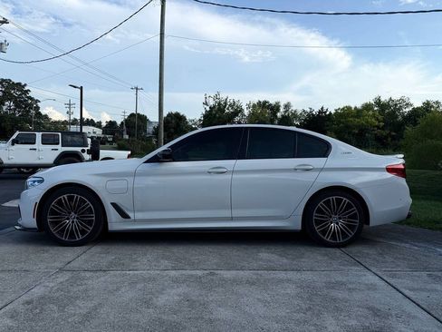 Used 2019 BMW 530e w/ M Sport Package RWD image 7