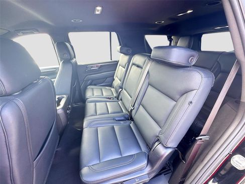 Used 2025 Chevrolet Tahoe LS image 12