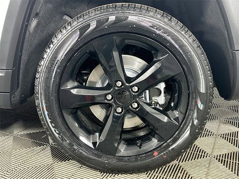 New 2025 Jeep Grand Cherokee L Limited image 17