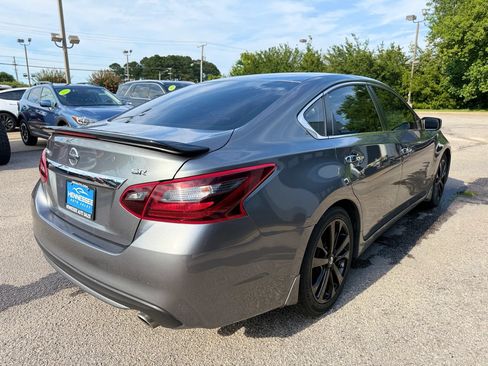 Used 2017 Nissan Altima 2.5 SR w/ Midnight Edition Package FWD image 20