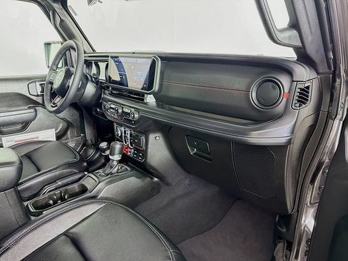Used 2025 Jeep Wrangler Unlimited Rubicon AWD/4WD image 31