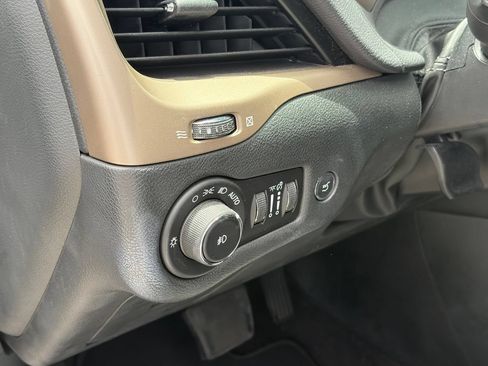Used 2018 Jeep Cherokee Limited w/ Technology Group AWD/4WD image 7