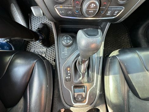 Used 2021 Jeep Cherokee Trailhawk w/ Sun, Sound & Nav Group AWD/4WD image 16