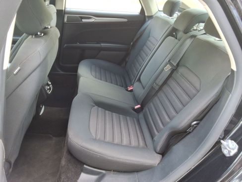 Used 2017 Ford Fusion SE w/ Fusion SE Technology Package FWD image 29
