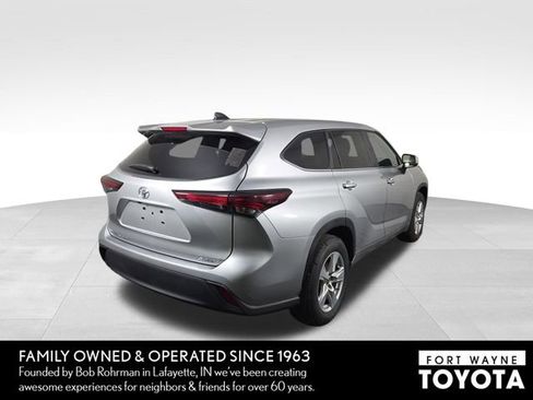 Used 2025 Toyota Highlander LE AWD/4WD image 7