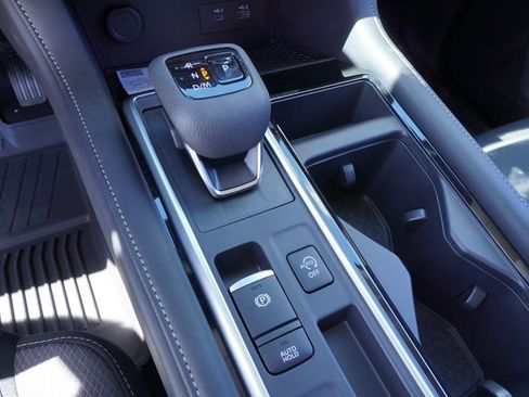 New 2025 Nissan Pathfinder SV image 19