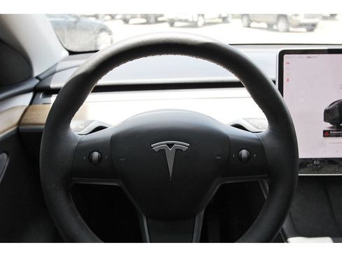 Used 2024 Tesla Model Y Long Range AWD/4WD image 9