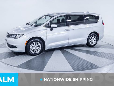 Used 2023 Chrysler Voyager LX FWD image 2