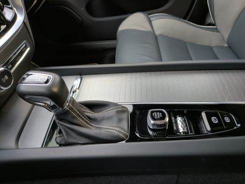 Used 2021 Volvo S60 T5 R-Design image 20