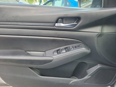 Used 2024 Nissan Altima 2.5 SV FWD image 12