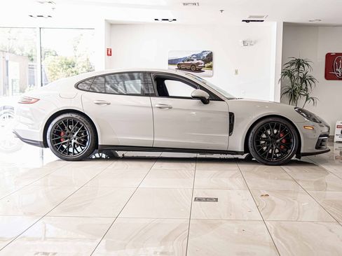 Used 2019 Porsche Panamera image 9