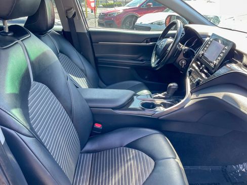 Used 2022 Toyota Camry SE FWD image 32