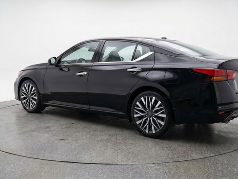 Used 2025 Nissan Altima 2.5 SV FWD image 6
