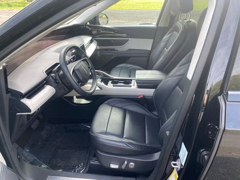 Used 2024 Lincoln Nautilus Premier image 10