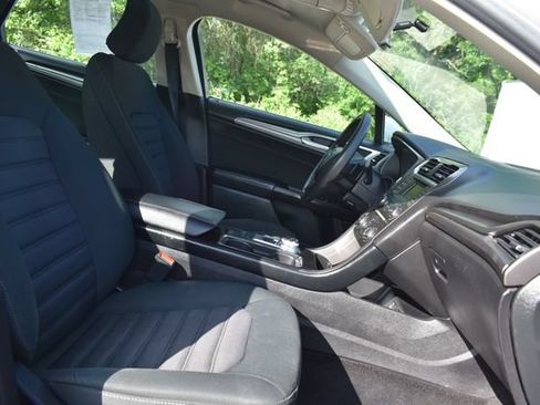 Used 2017 Ford Fusion SE FWD image 13
