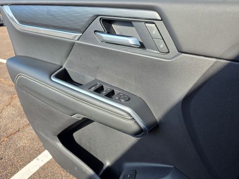 Used 2025 GMC Acadia Elevation image 11