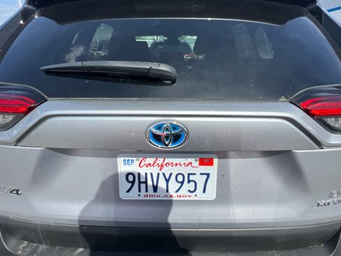 Used 2022 Toyota RAV4 LE image 19