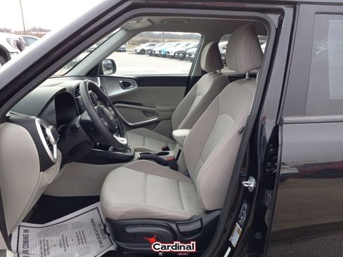 Used 2023 Kia Soul LX w/ LX Technology Package image 17