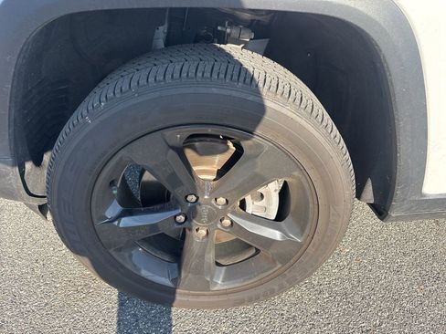 Used 2025 Jeep Grand Cherokee L Altitude image 11