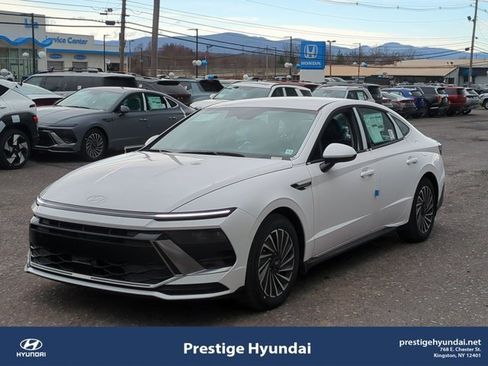 New 2025 Hyundai Sonata SEL image 1