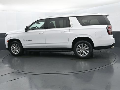 Used 2024 Chevrolet Suburban Premier image 3