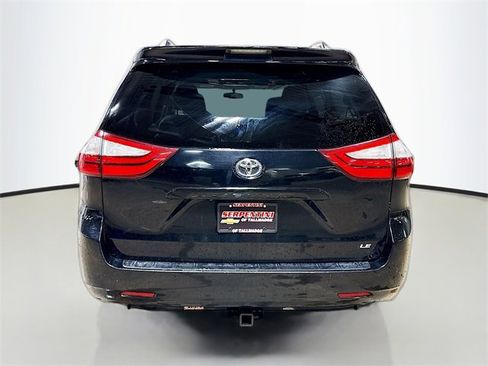 Used 2016 Toyota Sienna LE image 8