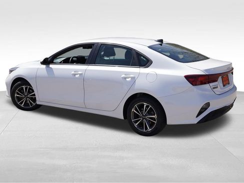 Certified 2023 Kia Forte LXS w/ LXS Technology Package FWD image 8