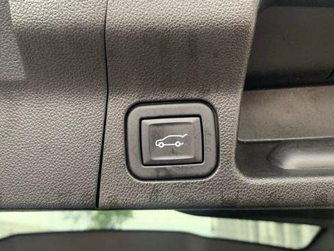 Used 2023 GMC Acadia SLT AWD/4WD image 5
