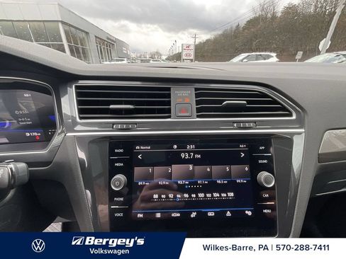 Used 2024 Volkswagen Tiguan SE AWD/4WD image 9