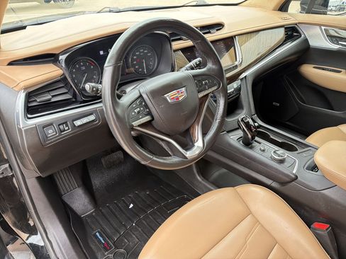Used 2023 Cadillac XT6 Premium Luxury w/ Platinum Package FWD image 4
