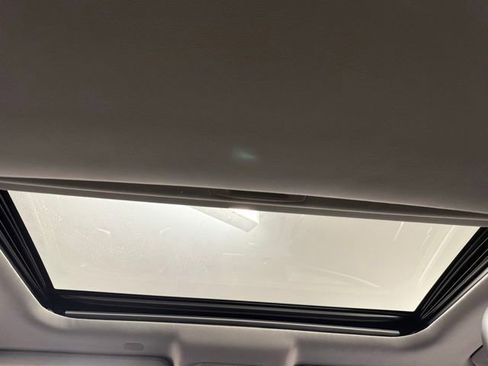 Used 2021 Toyota Highlander XLE image 28