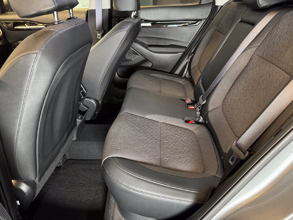 Used 2025 Kia Seltos S AWD/4WD image 21
