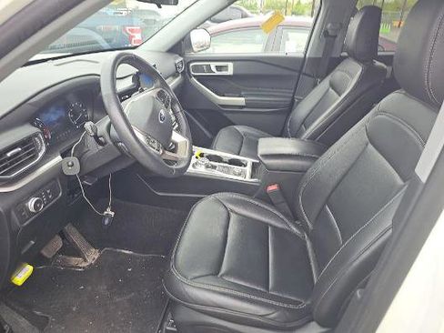Used 2020 Ford Explorer XLT w/ Equipment Group 202A AWD/4WD image 4