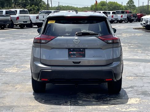 Used 2024 Nissan Rogue SV AWD/4WD image 8