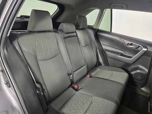 Used 2022 Toyota RAV4 XLE AWD/4WD image 17