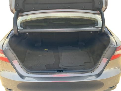 Used 2021 Toyota Camry LE image 19